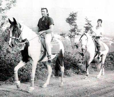 Battisti e Mogol avventura a cavallo